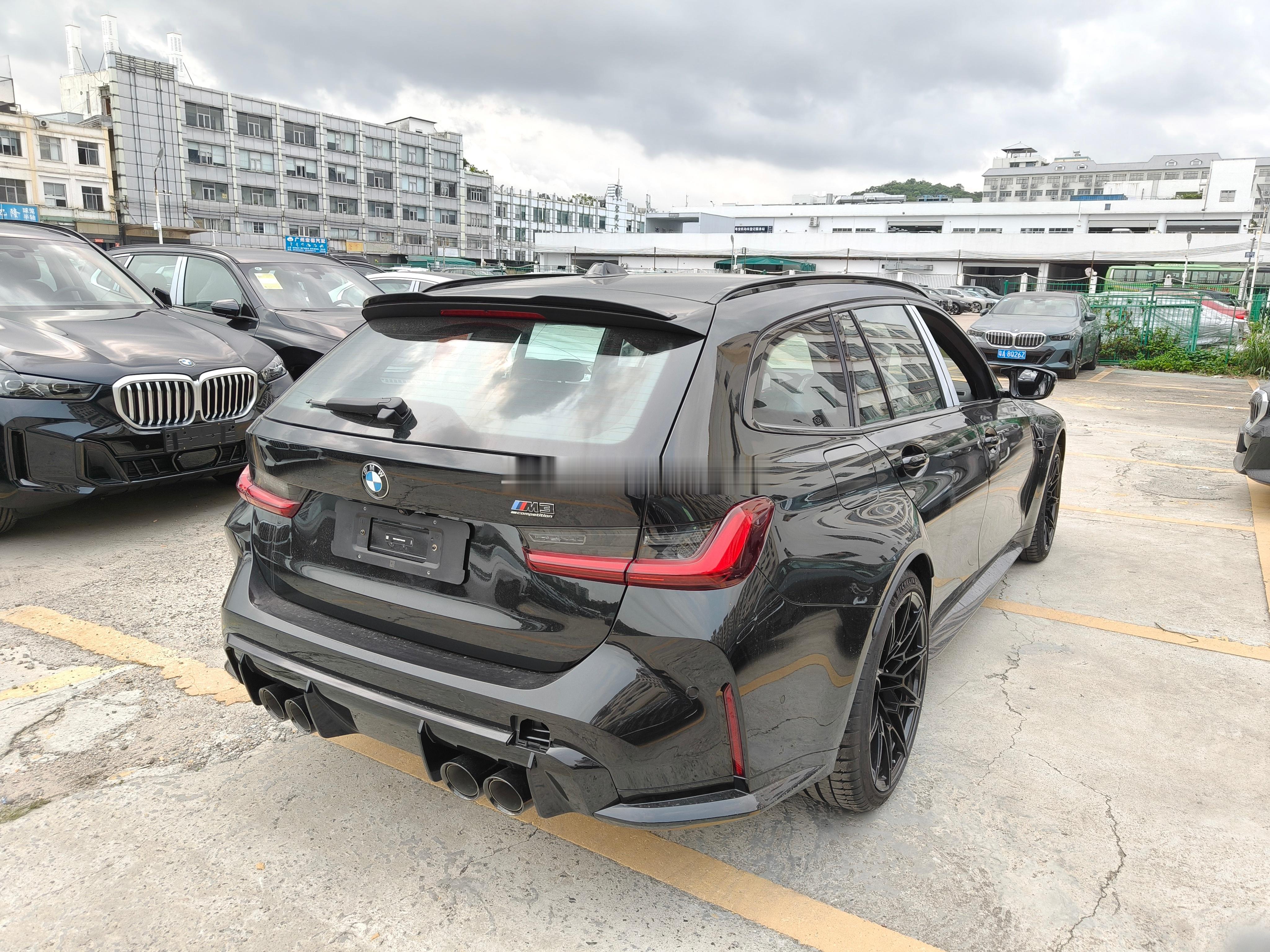 M3旅行，你喜欢哪个颜色？砂金石红还是宝石青？ 深圳