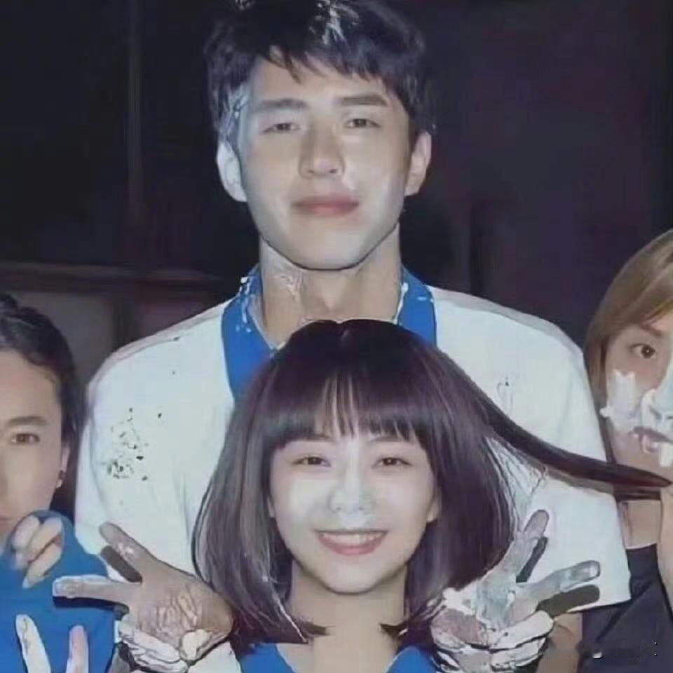 爷青回！《最好的我们》张平朱瑶结婚，耿耿余淮送祝福，这售后绝了
 
2025年1