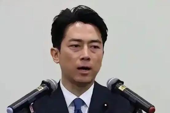 中国军舰冲之鸟礁附近实弹开火！击碎日本四十年礁变岛妄想。中国海军编队在冲之鸟礁西