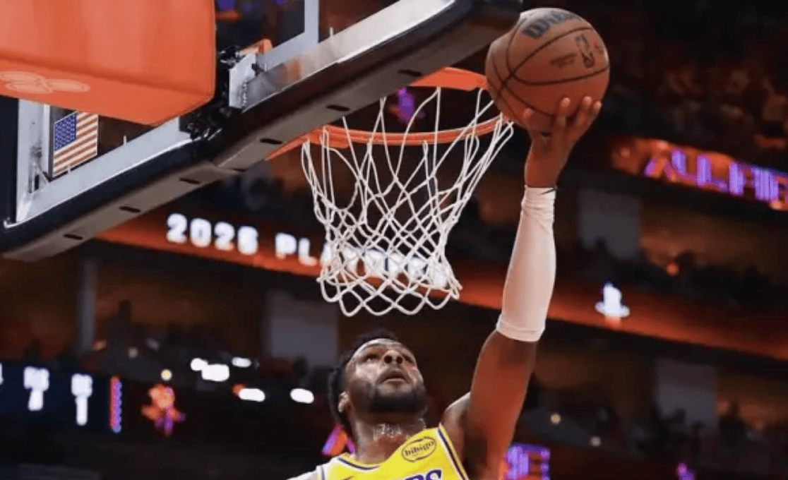 布朗尼谈詹姆斯传空接：他用眼神和我交流，我也总能拿到