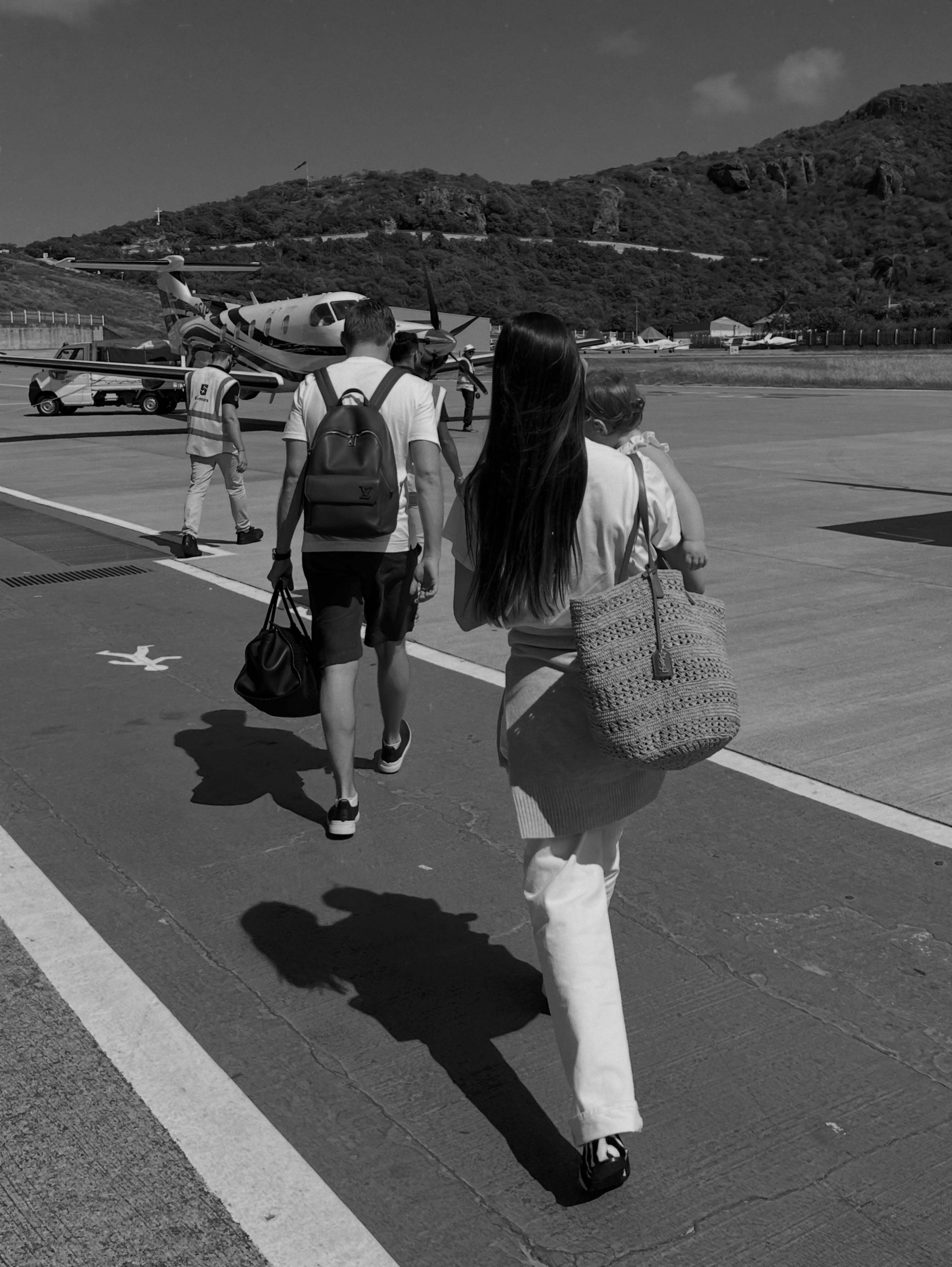 Kelly 更新ins“Lily的圣巴斯之旅2026”一家人看起来玩得好开心呀。