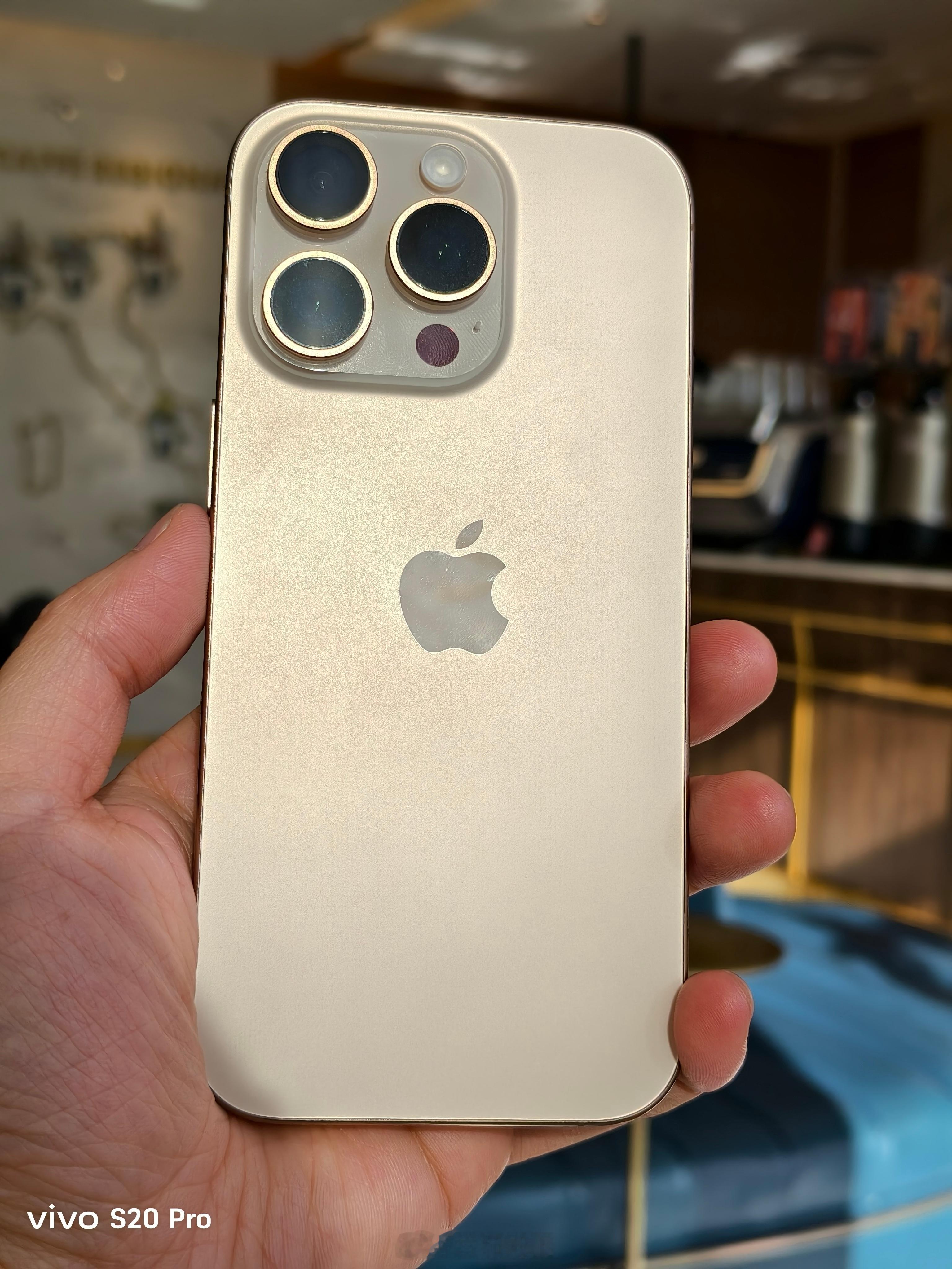 今天想买一台小屏旗舰手机？无外乎四个选择。① iPhone 16 Pro② Sa
