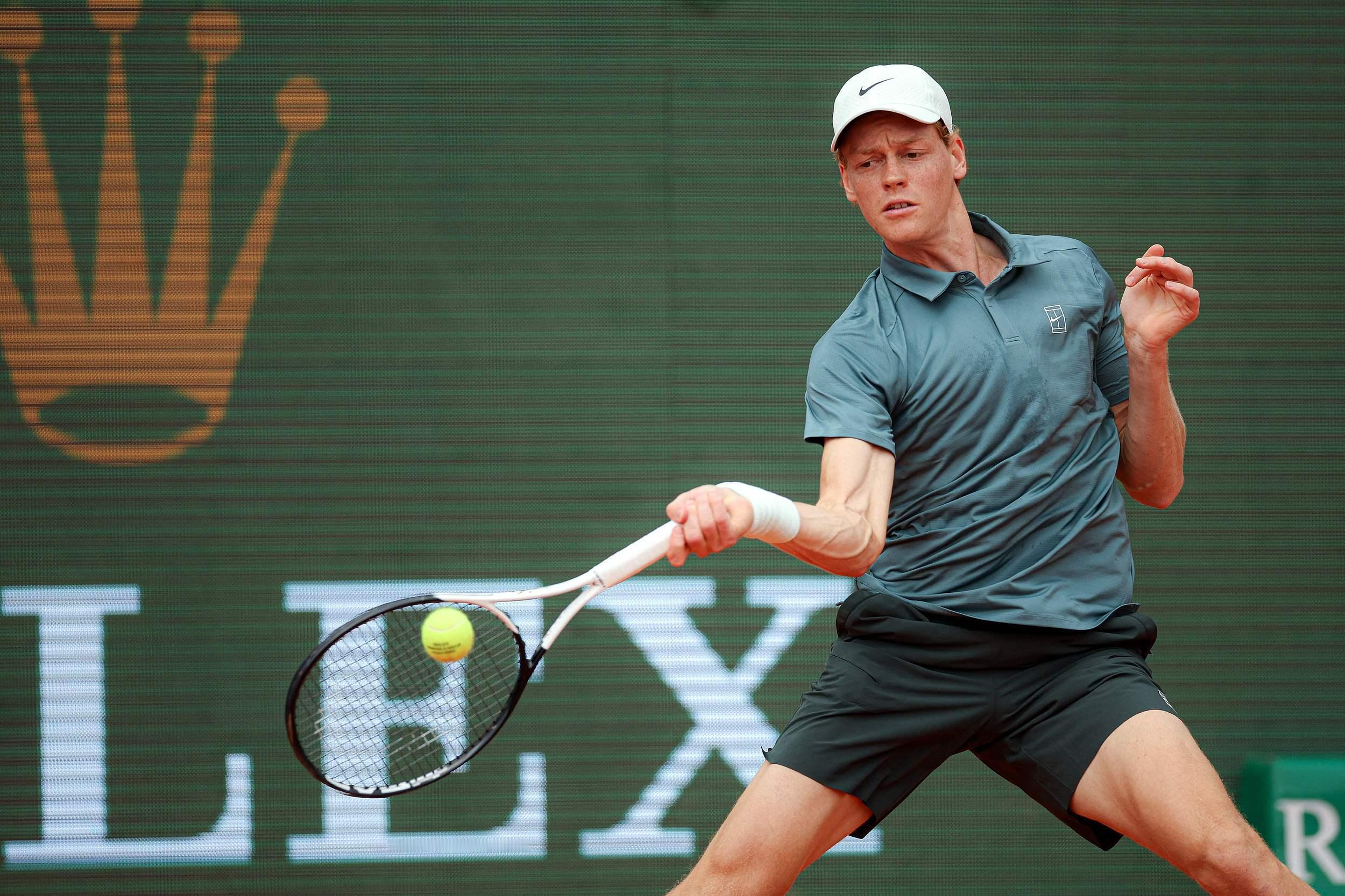 辛纳首进蒙特卡洛决赛辛纳6-1/6-4横扫兹维列夫，豪取对对手八连胜！首进蒙特卡