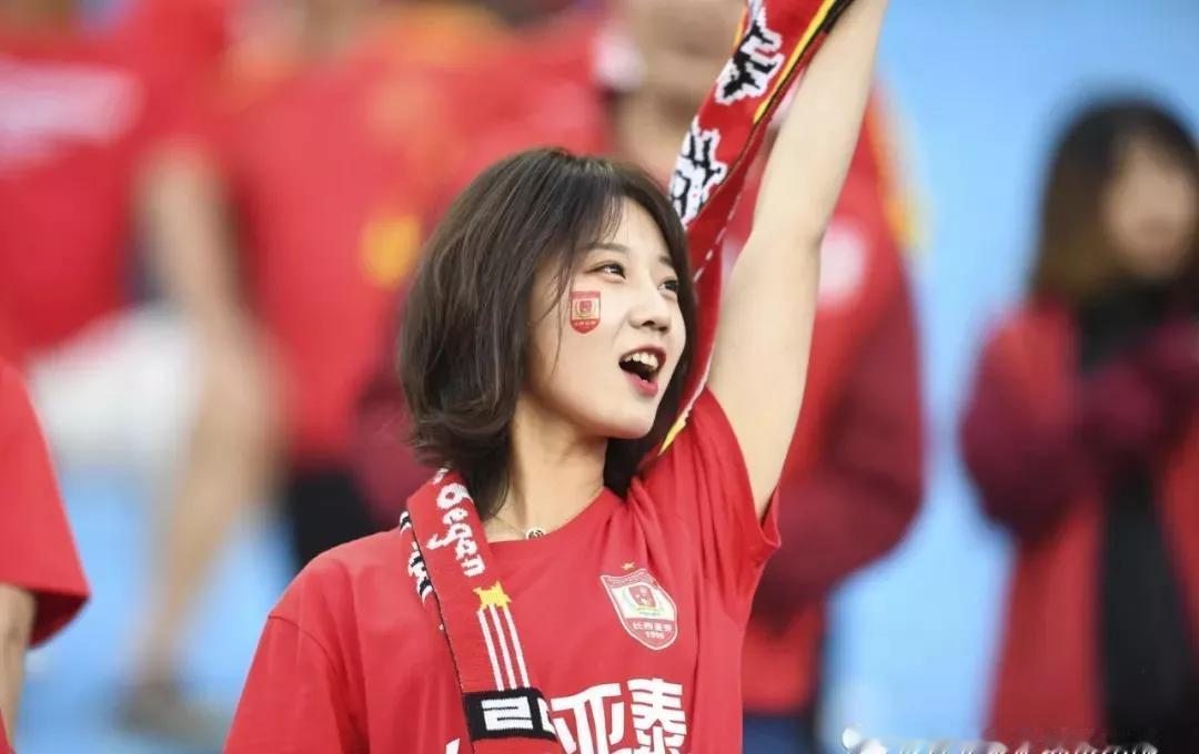 长春亚泰，东北足球的硬骨头。
2007年拿过中超冠军，如今还在踢，没倒下，就是