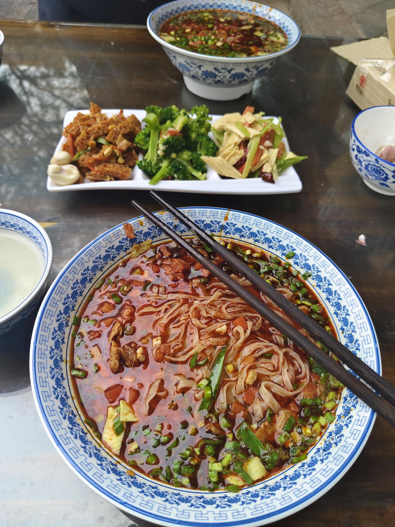 我一直想解读出《梁祝》背后的故事，但看过多遍这个故事，仍然没有头绪，感觉就是无从