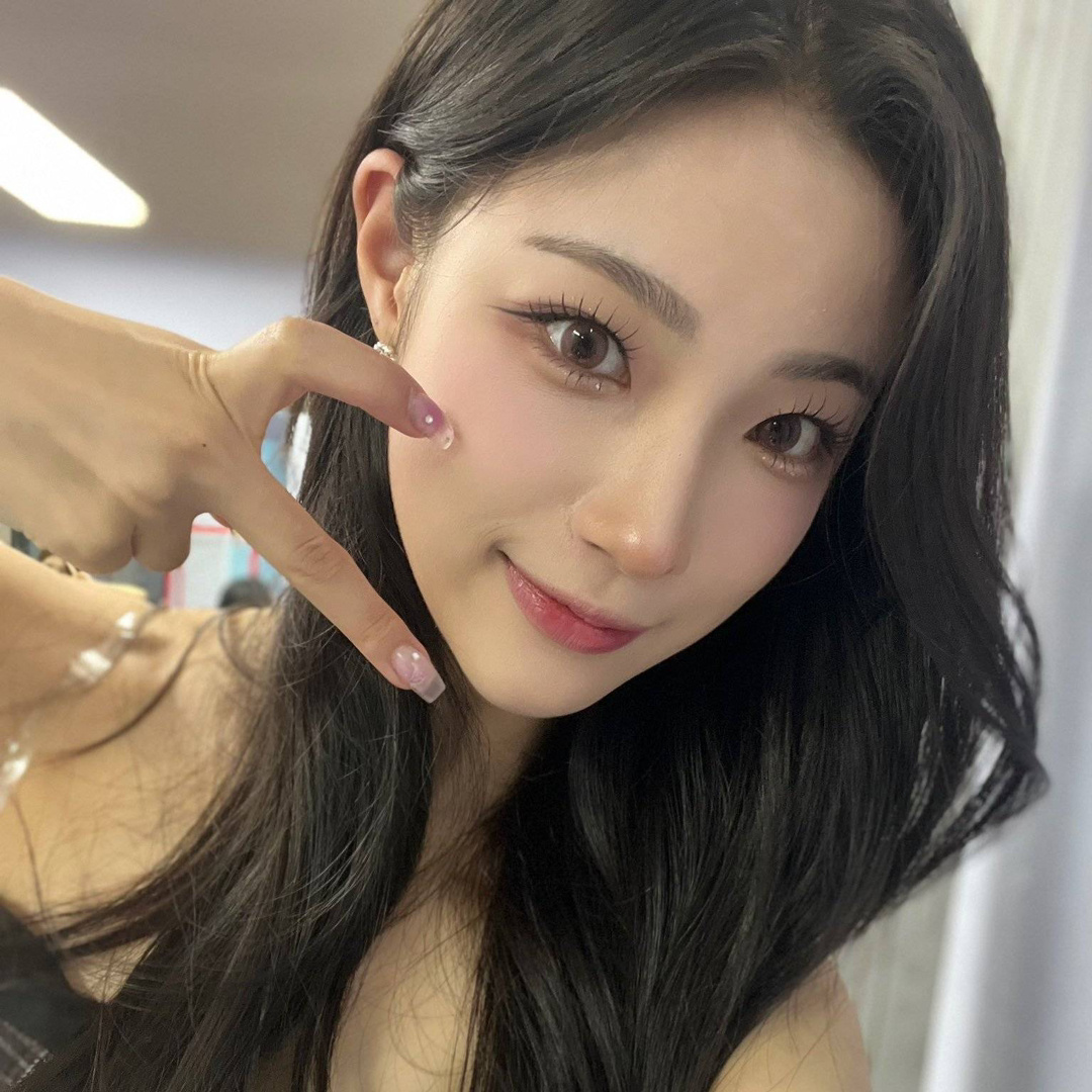 Yeju 金叡妵    头像合集‎🥖´ސު｀🌯 ​​​