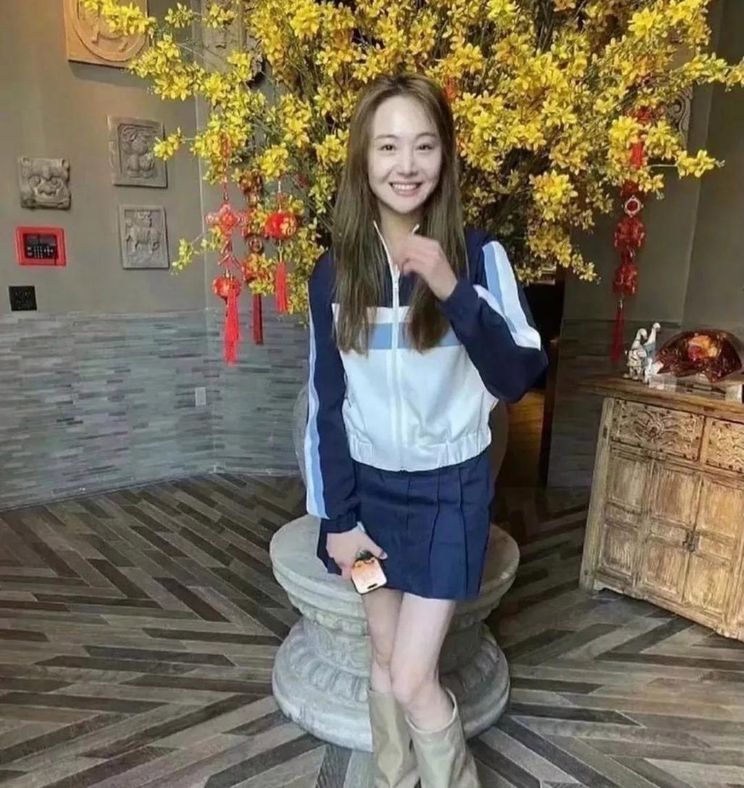 郑爽近照，完全没有明星样，已经彻底沦为路人 ​​​