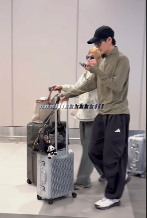 邓为运动款天菜邓为山系运动风look 邓为山系运动风look，谁懂今天的邓为运动
