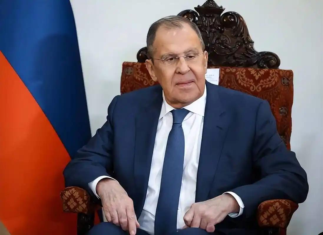 俄罗斯外长拉夫罗夫在北京的记者会上表示，普京总统将在今年上半年再次访问中国。
2