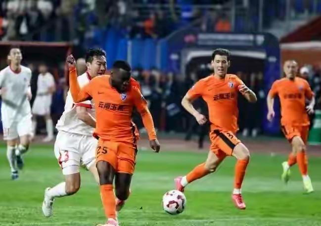 云南玉昆才二年级就已经老了！进入第二个中超赛季的云南玉昆前四场首发平均年龄排名第