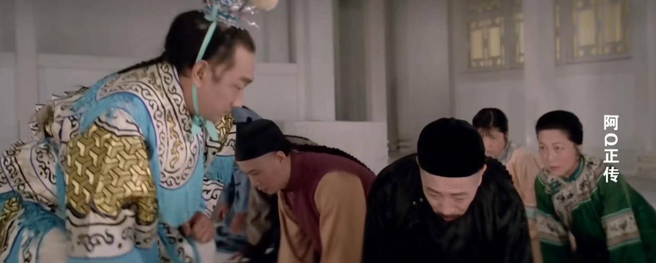 最近某些人，我看是曲解《阿Q正传》里的“白盔白甲”那一段。
鲁迅的意思是明确的：