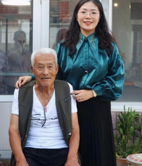 2018年，一个叫贾永婷的山西姑娘，在北京地铁站帮了一个迷路的山东大爷，还掏了1