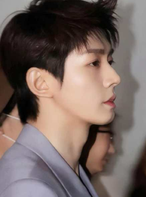 看看邓为的生图吧 风格反差感好强他时而眼神凌厉凸显“超A”气场，时而展露软萌小表