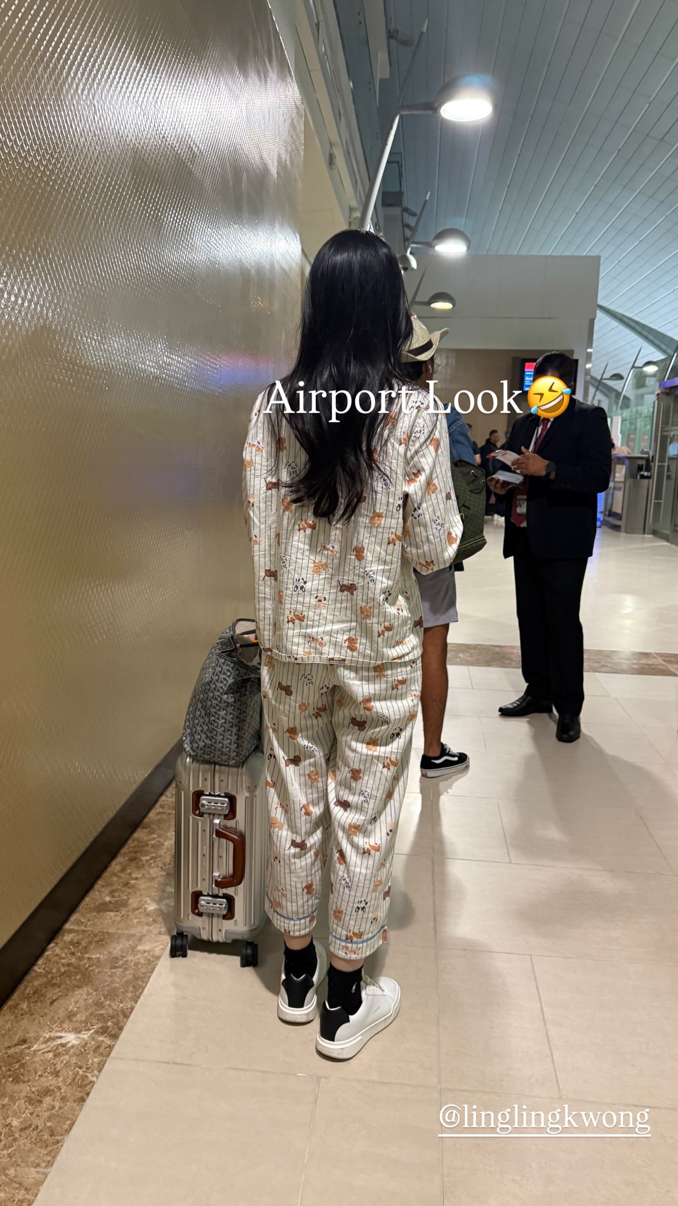 朵拉ig story更新“Airport Look🤣”谁家的大可爱呀邝玲玲纽约