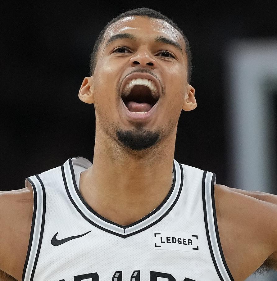 文班亚马半场：7次盖帽！

NBA季后赛单场最高封盖是10个，就文班亚马这个身高