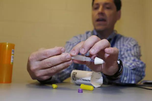 当街吸毒、多人死亡，美国作为顶尖发达国，为啥连个毒品都管不住？
 
提起美国，很