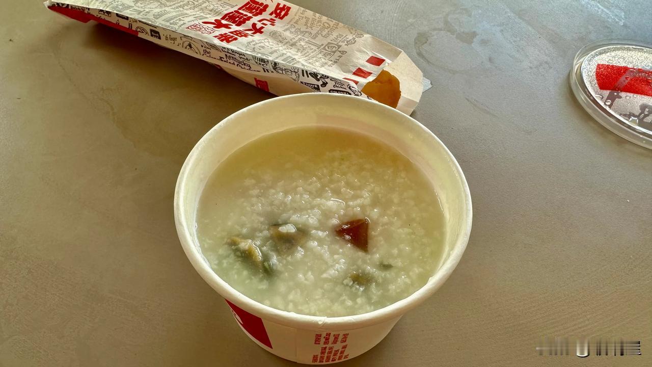 肯德基要做专门的咖啡厅了。

今天早上去天虹超市买东西，就顺便到肯德基吃早餐。到