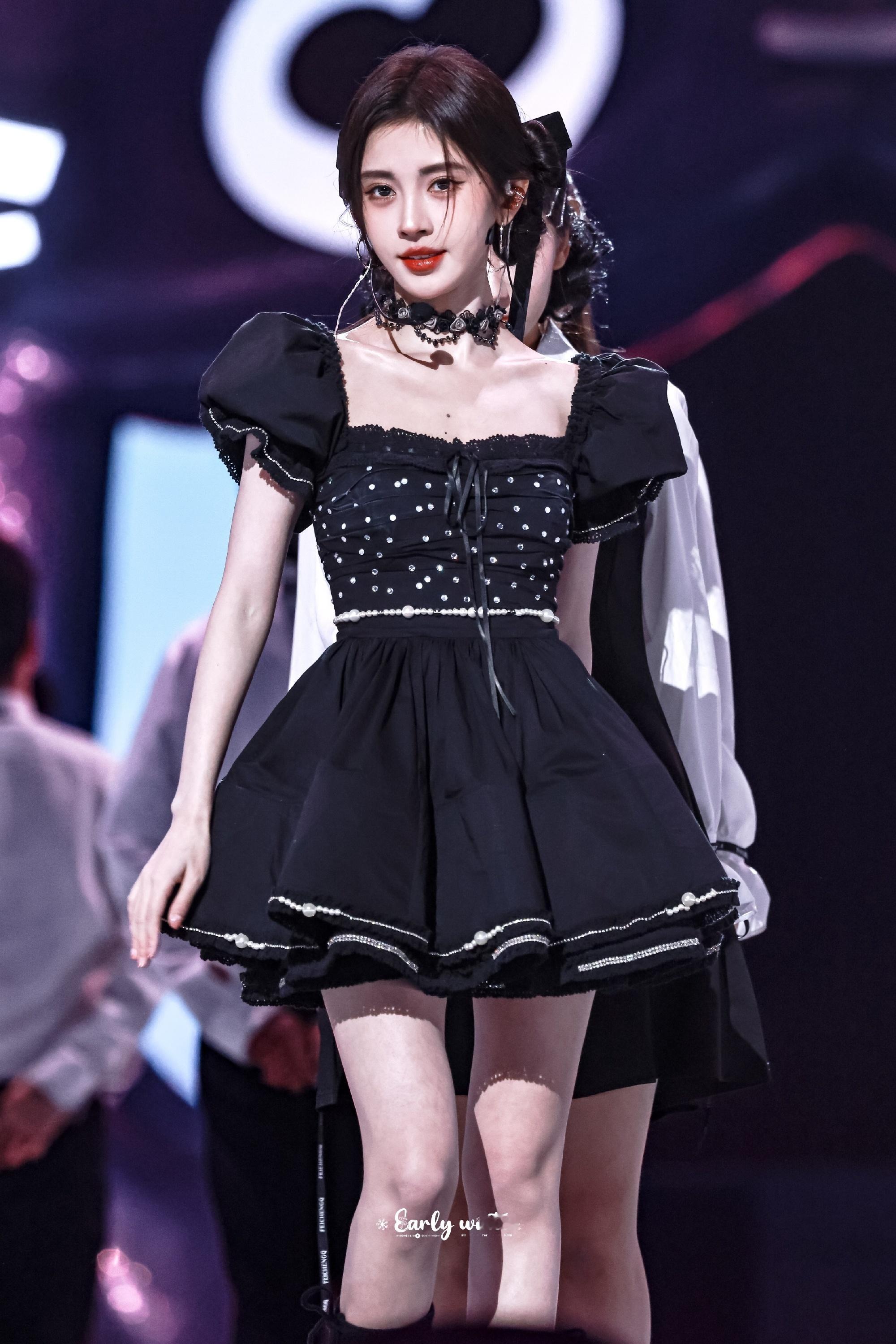 jjy jjy “留恋富士山的樱雨雪光，却又畏惧随时喷薄而出的炽热岩浆。”