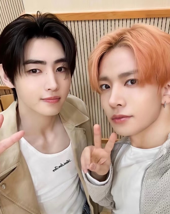 朴成训熬到李羲承退团总算坐稳队内唯一人气门面，周安信还得苦等李相沅不知多久才能出