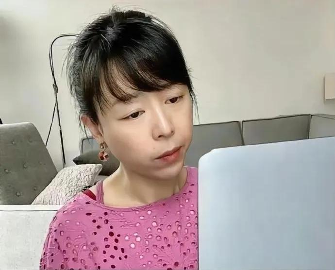 她，曾经被嘲笑，
但是现在给所有女人上了一课！
她才真正是乘风破浪的姐姐！
张静