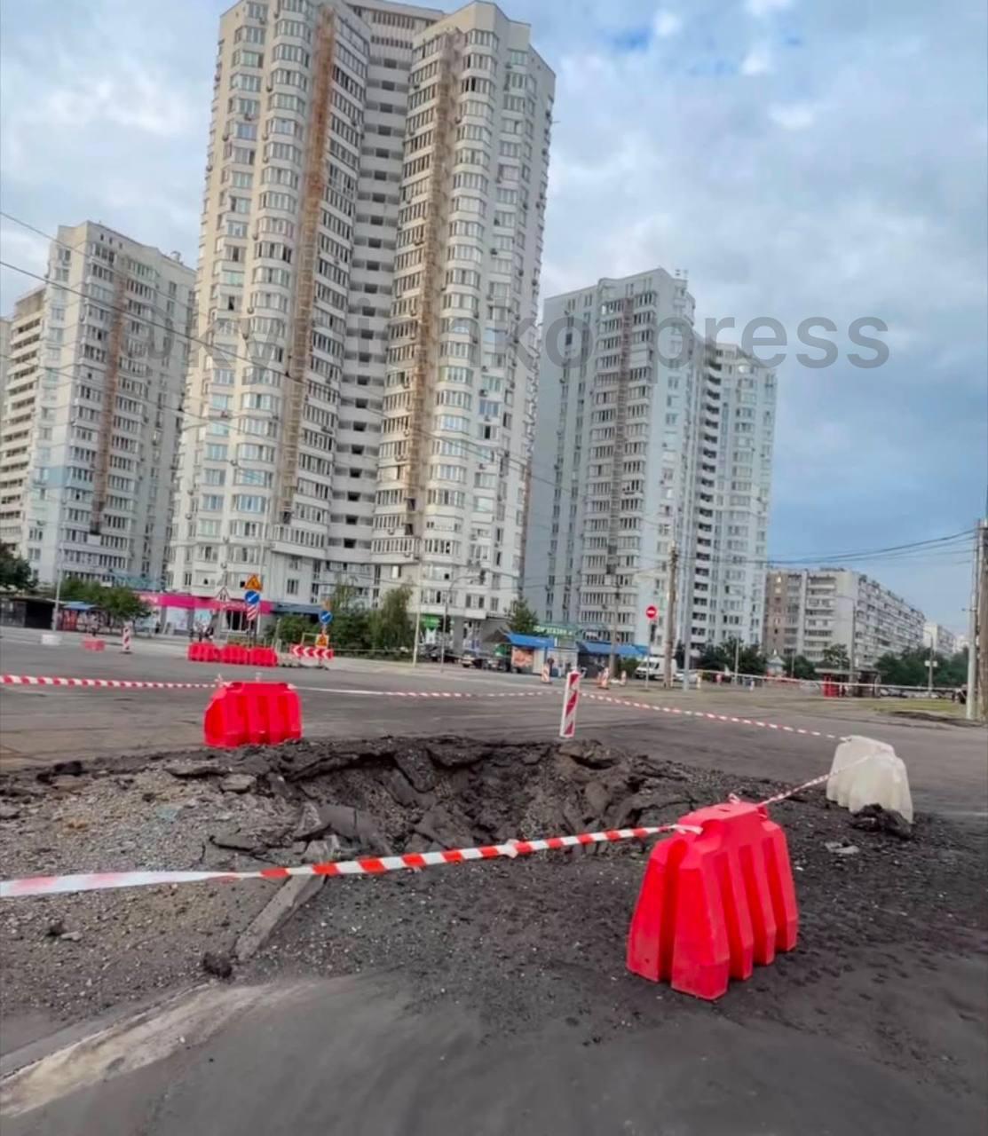 关于昨晚基辅导弹袭击的最新消息：布良斯克州的两处发射阵地向基辅发射了8枚改装型S
