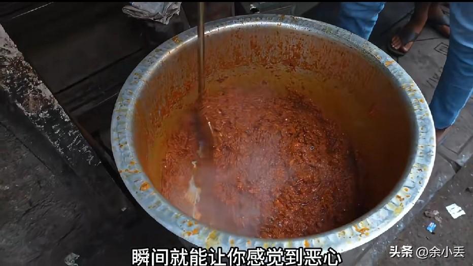 我认为印度最让人唏嘘的地方，从来都不是单一的脏乱与贫穷，而是极致割裂的两个世界，