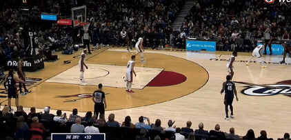 最会传球的人在最正确的时间传给了最准的人🔥

哈登半场14分9助攻0失误！正负