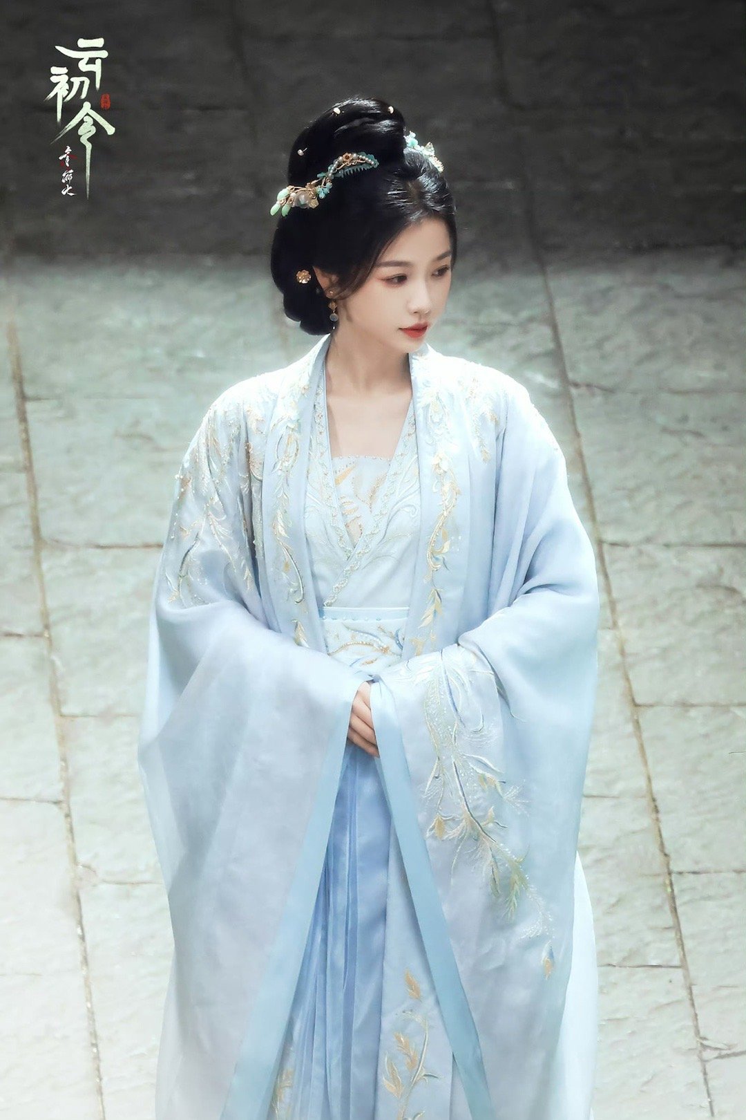 虞书欣云初令温婉蓝虞书欣云初令束发造型 漂亮宝宝！你美你美你美！蓝色好温婉～发饰