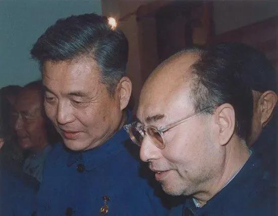 1986年，弥留之际的邓稼先向中央提出一份建议书，指出世界上的核弹理论水平接近极