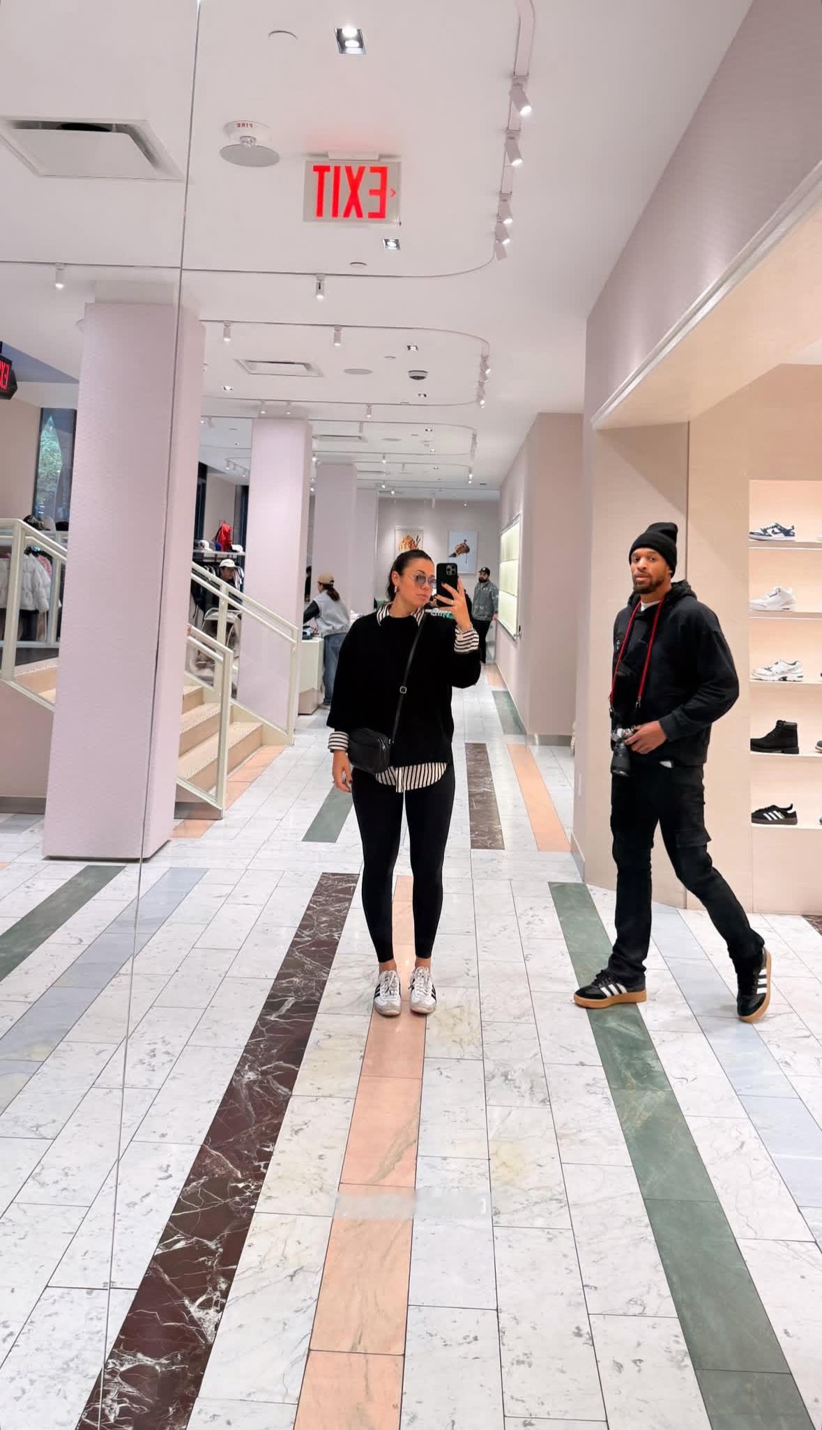 杰隆布朗夫妻俩去布鲁克林玩了辽宁男篮 ​​​