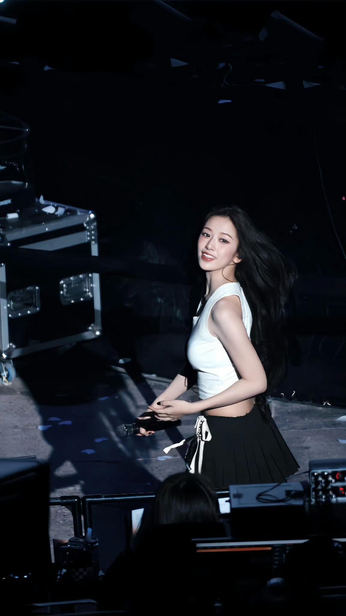 安宥真会被美丽和帅气同时攻击到～俊美这一词简直为她而存在的 