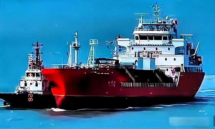 别再抢石油了！中国绿氨出海破局，百年能源霸权迎来终局
 
3月4日，中国首船商业