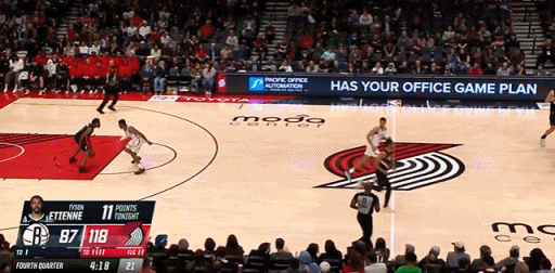 士别三日，当刮目相看啊
今天杨瀚森登场给人的感官用三点总结：手上稳了，身体不软了