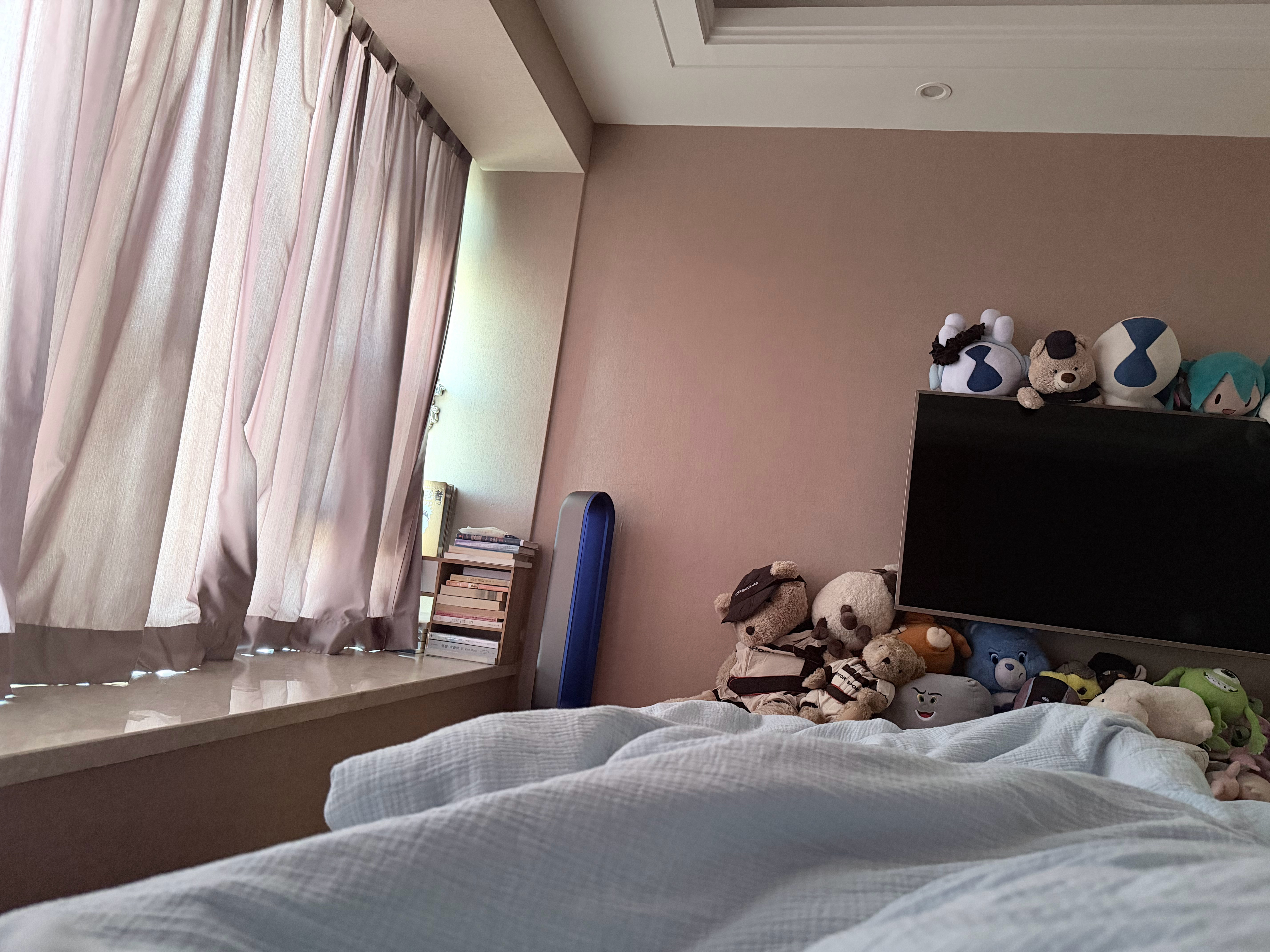 睡醒了！！好爽啊睡得下午要把换季的衣服收拾一下～ 