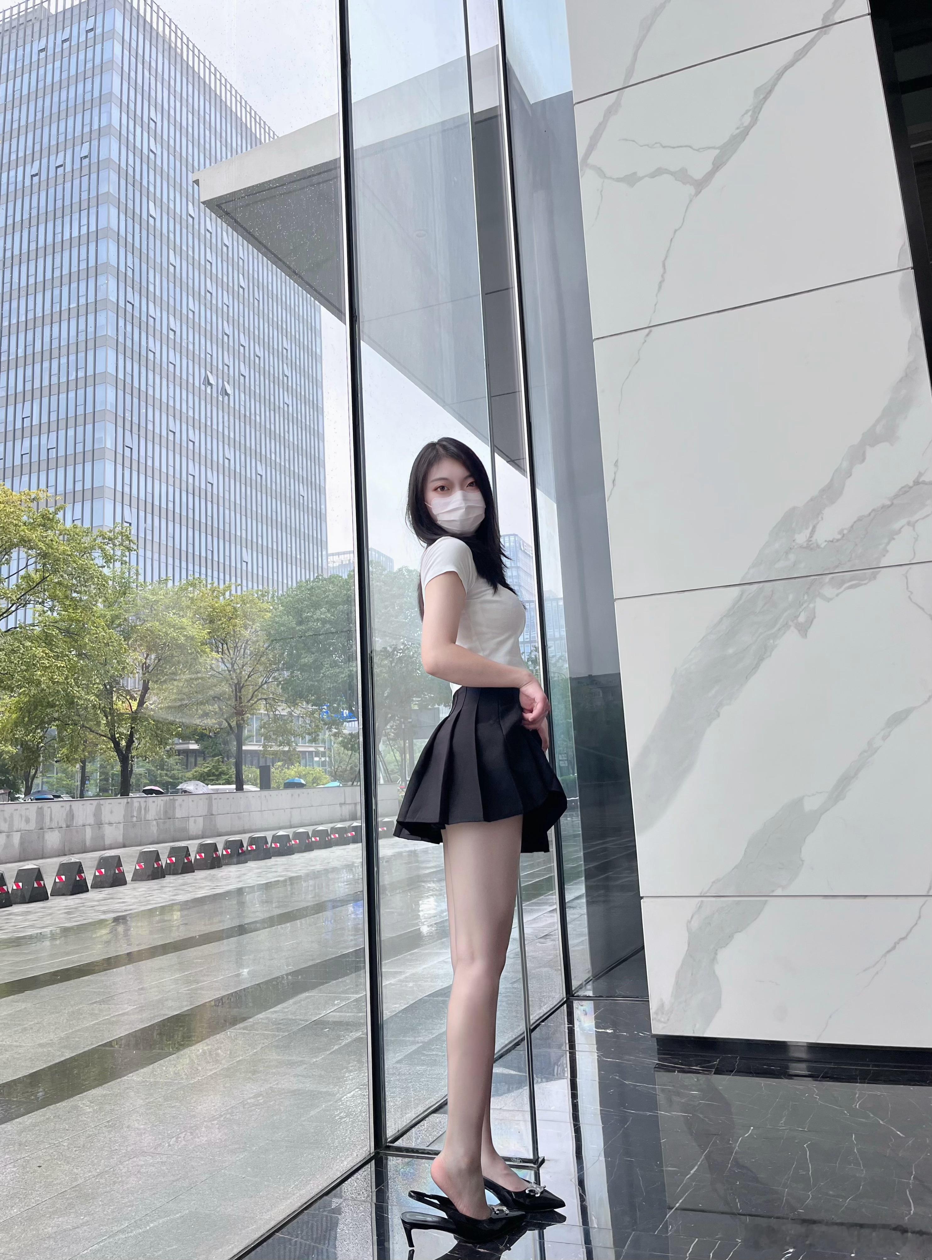 大家觉得我适合什么穿搭?穿搭大长腿﻿时尚穿搭御姐丝袜 ​​​