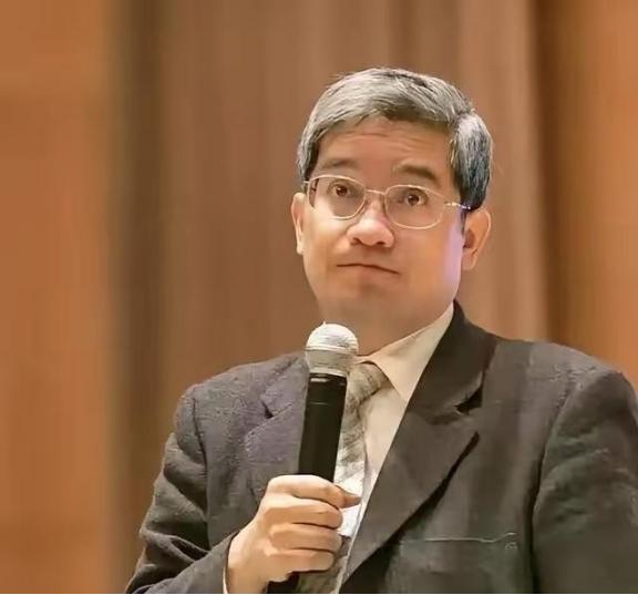 一位经济学家曾说：“现在最严重的问题，已经不是00后不结婚，90后不生娃，而是生