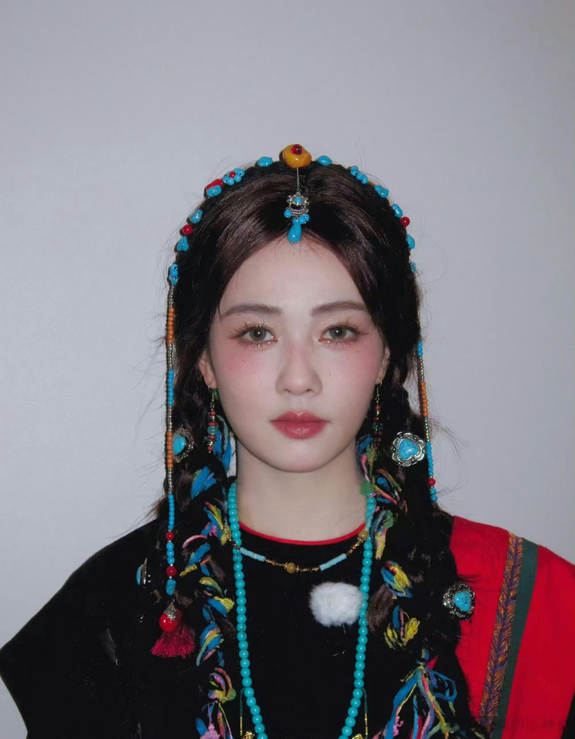 白鹿最新营业，这造型看着怎么样？ 