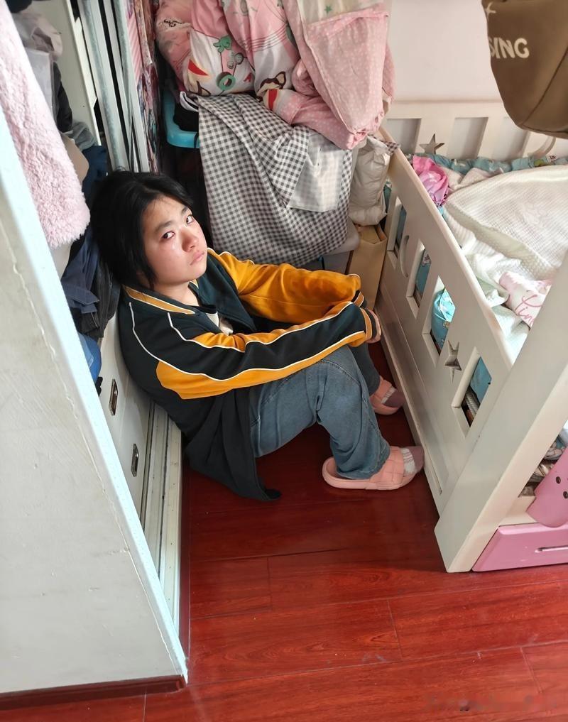 高考结束，天津一名女孩回到家，扎扎实实睡了一天一夜。本以为她是累坏了，可谁也没想