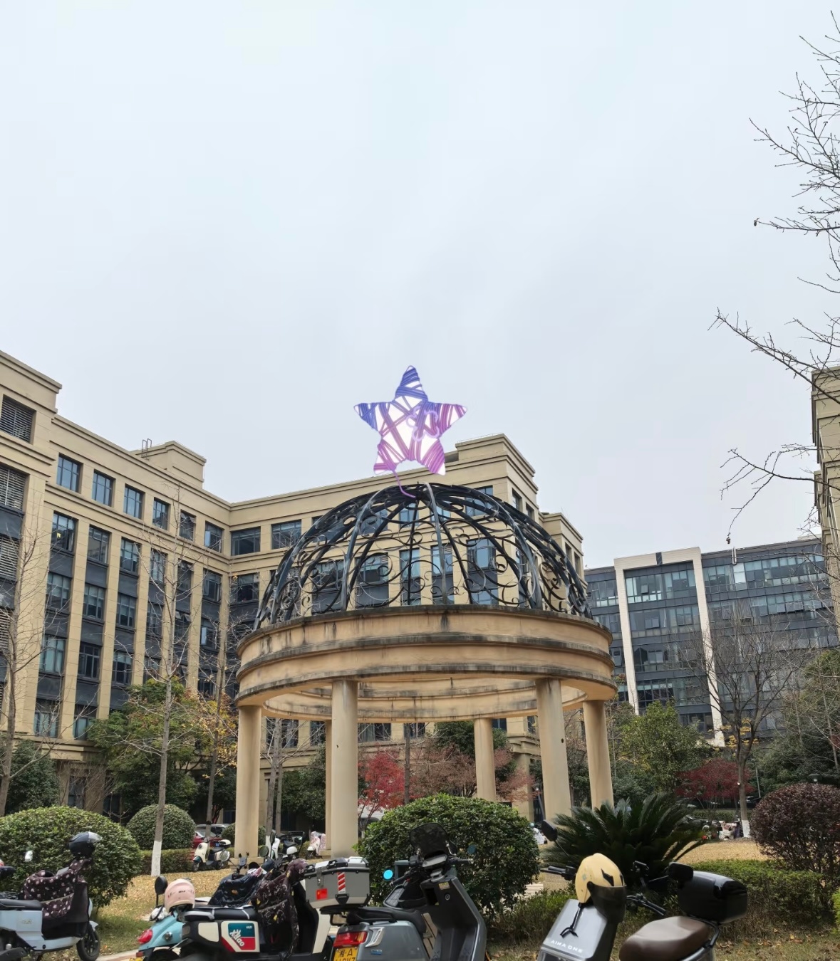无限暖暖后劲真大啊[允悲]这地方我真想跳上去，不对！这个高度跳不上去 旁边得来个