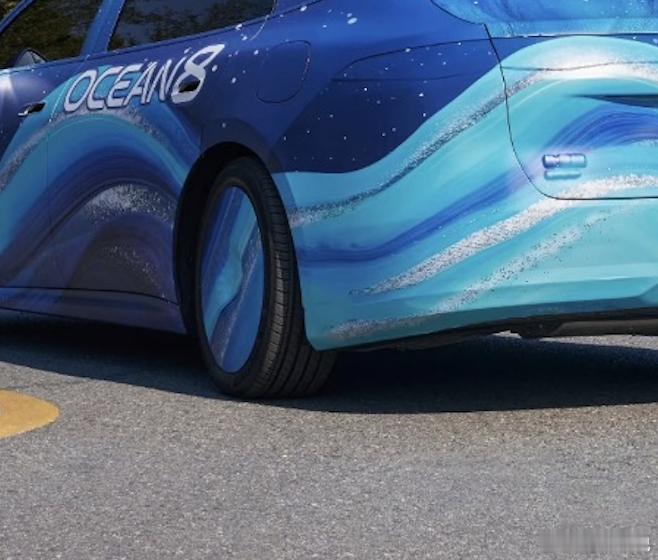 比亚迪不小心泄露的测试车：海豹 08 和海狮 08，有后轮转向 ，2026 年 