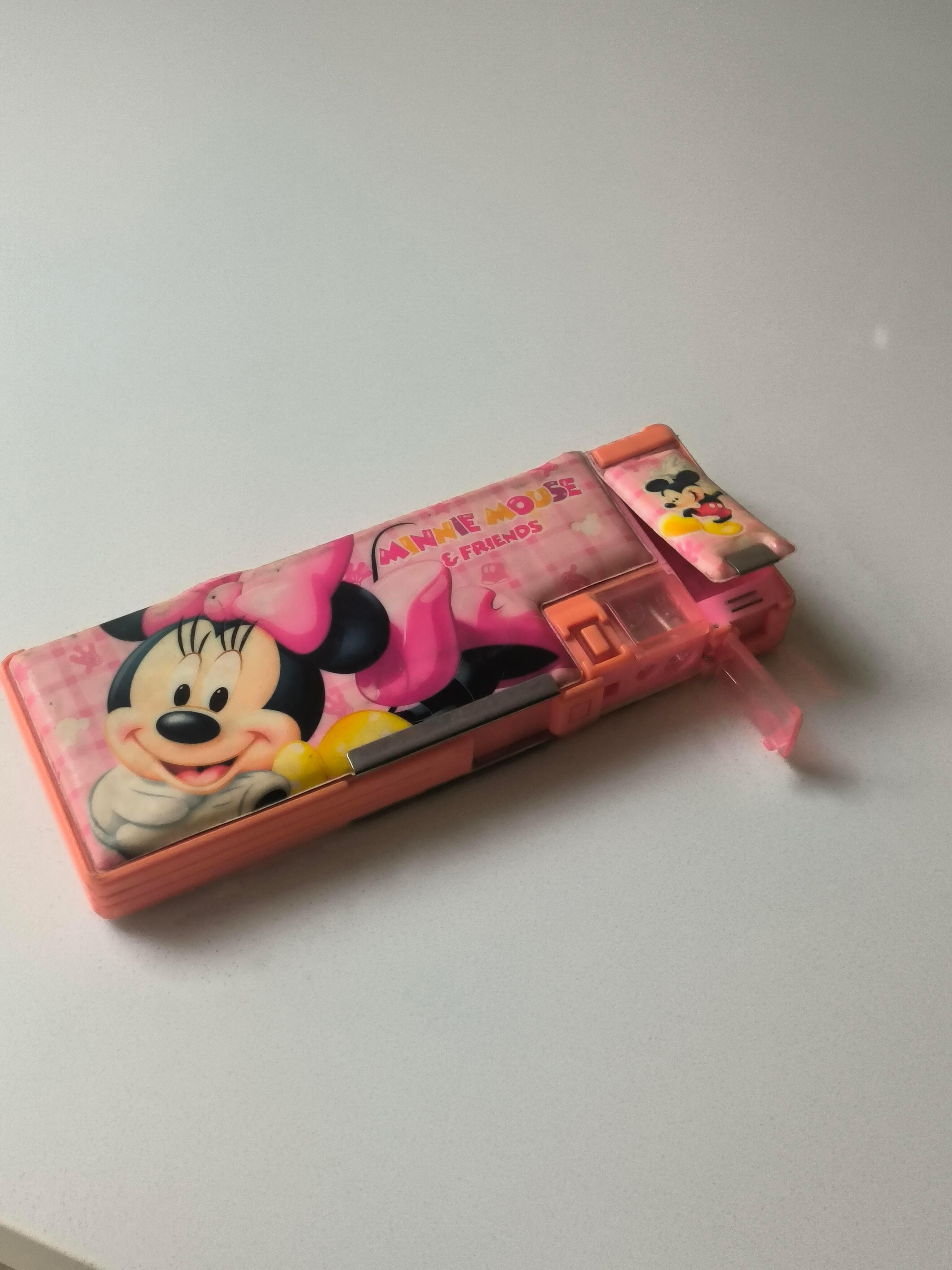 小时候人手一个的吸铁石笔盒 