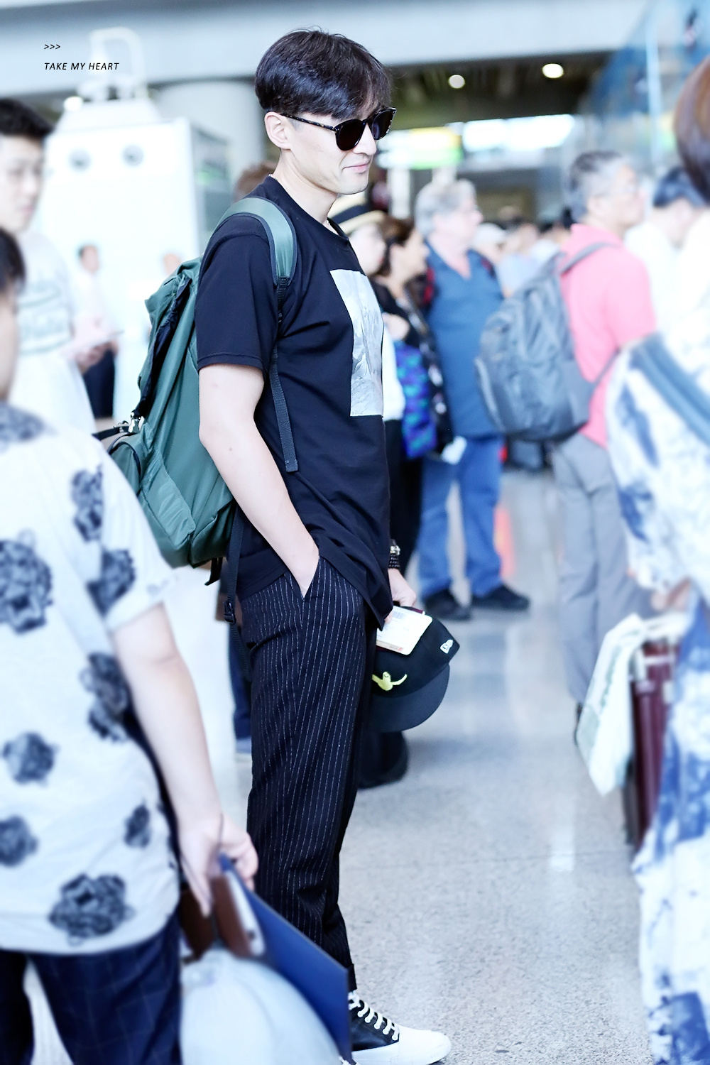 胡歌女儿 英雄需要鼓励草莓熊不用我和小茉莉都喜欢草莓熊嘿嘿嘿期待一哥大帅哥新作品