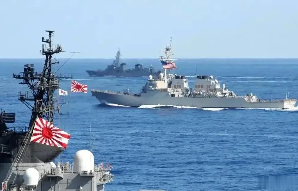 日本在南海划禁航区，分明是军国主义复活的试探，我们必须格外警惕。        