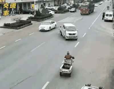 这三轮车司机眼神挺好看见交警查车，可你躲过了交警没躲过这条命[伤心]