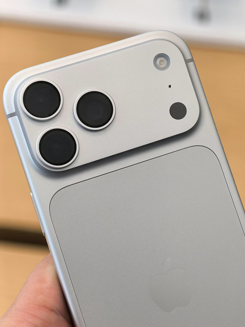 我觉得买这一代 iPhone 18 Pro 系列的真的都是真爱粉，我个人觉得，这