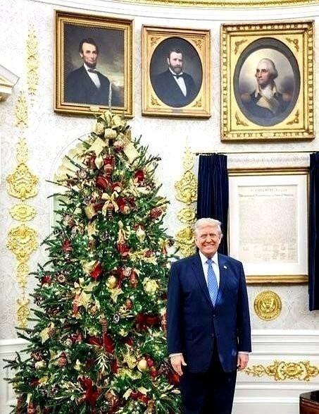 美国总统特朗普大笔一挥，签下了一份让不少人愣了一下的行政命令。他把2025年的平