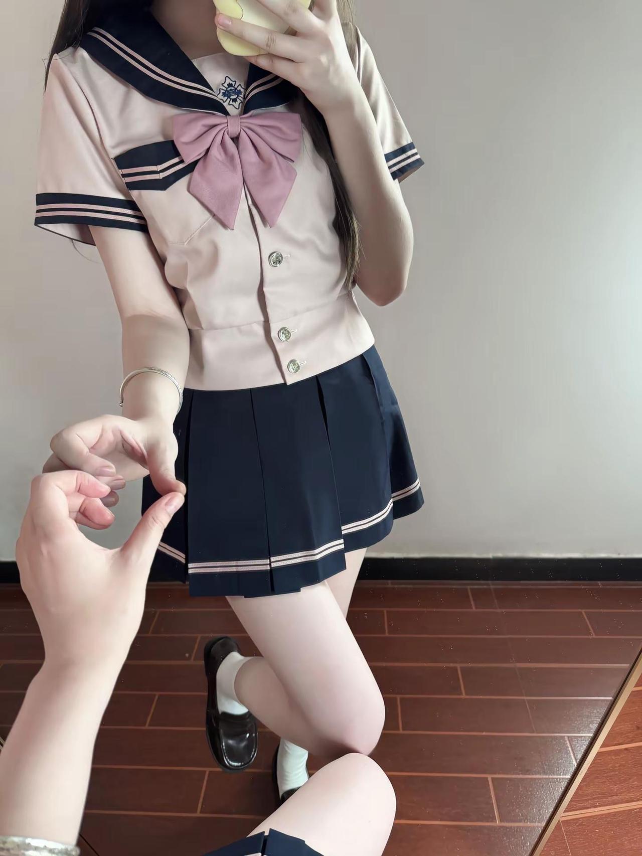 活着本来就不容易 能怪别人就别怪自己。jk jk穿搭 空栗鼠丸jk