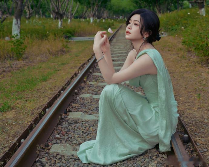 陈妍希去歌手了陈妍希去了歌手现场 陈妍希又解锁新观众席了！歌手直播镜头扫到她时我