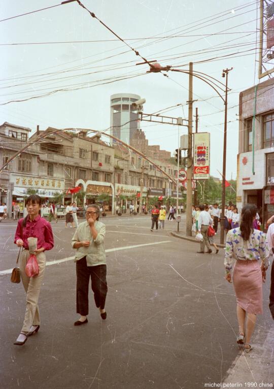 1990年上海街景，摄影:Michel Peterlin