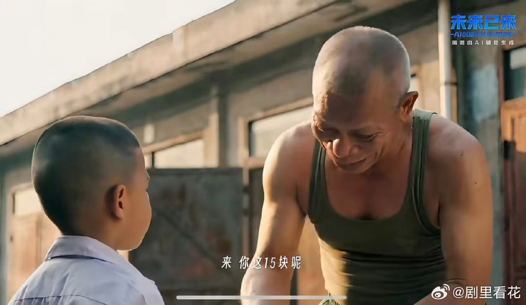 清明短片结尾这滴泪滴在我心里 孩子攥着钱想买纸手机找奶奶，纯真的举动太让人心疼，